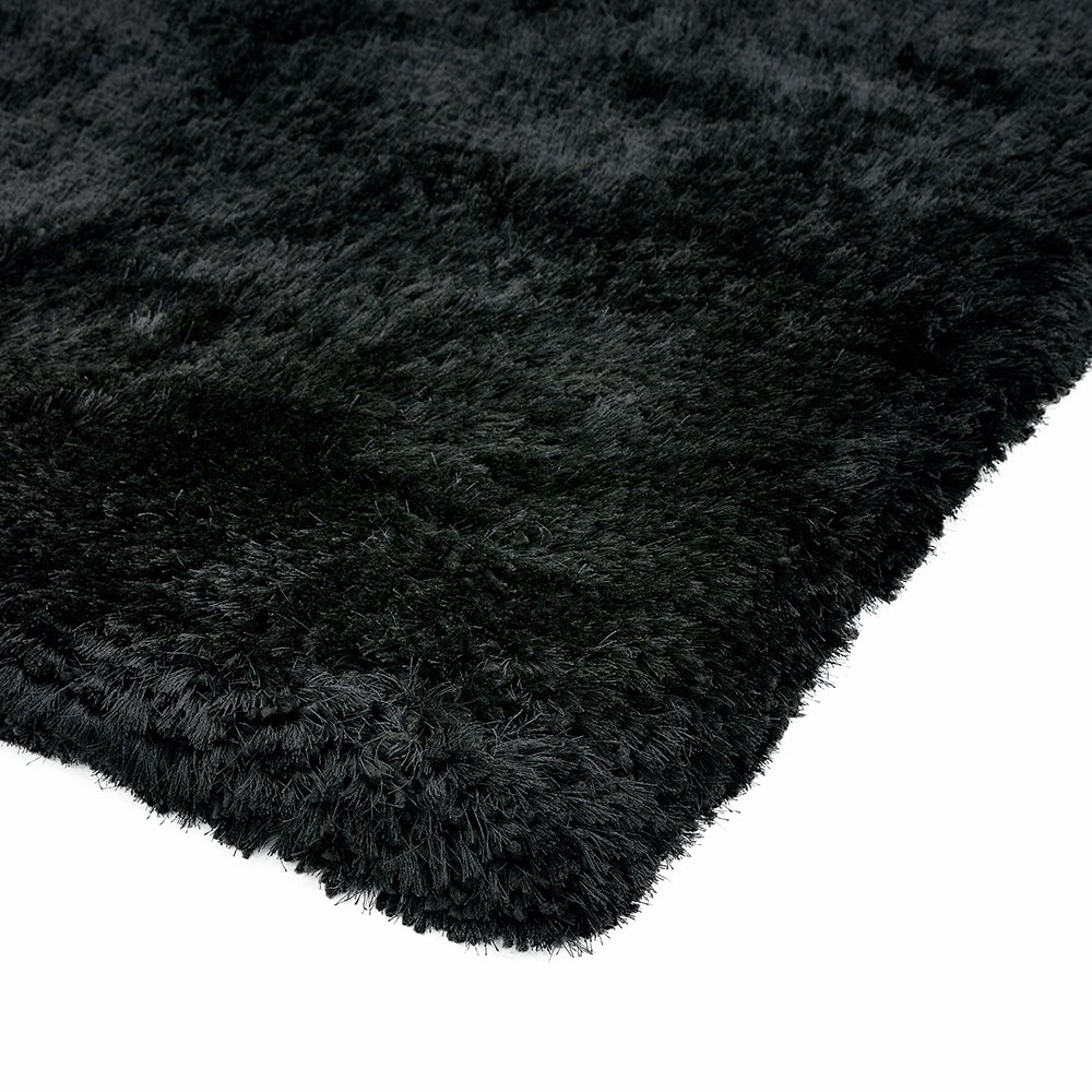 Plush Rug Black Lees of Grimsby