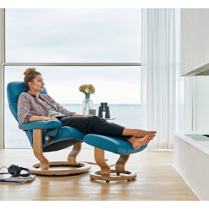 Stressless Consul Large Chair with Footstool - Classic Base Stressless Consul Large Chair with Footstool - Classic Base