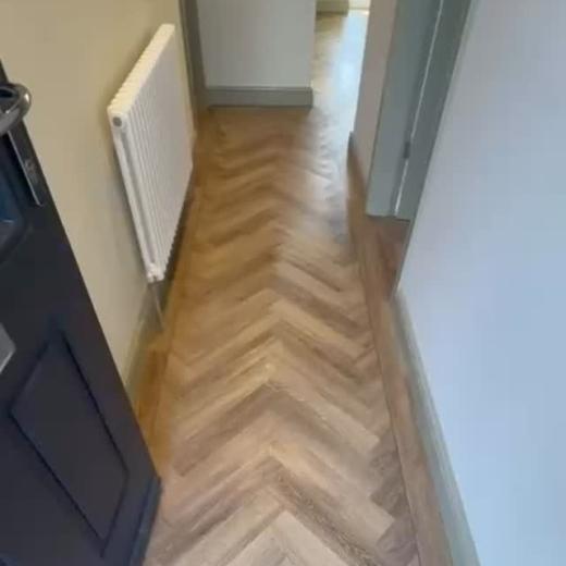 Another @amticoflooring fitted to perfection by our team of experts! 🛠️ Choosing the same floor...