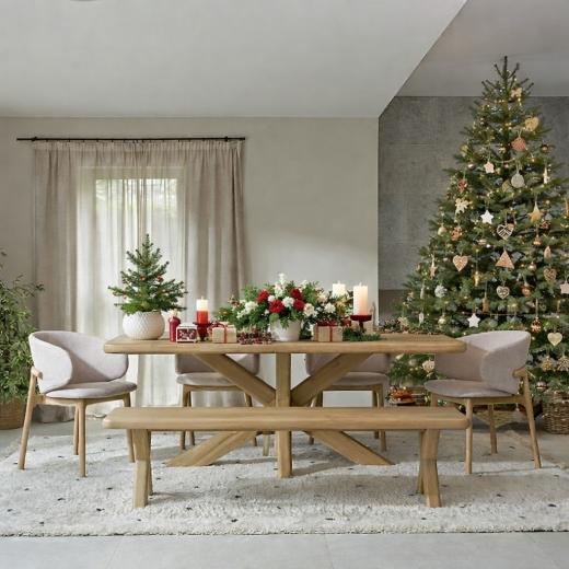 One more sleep! 🎅🏼✨ Our Flynn dining table is dressed and ready for the big day tomorrow. �...