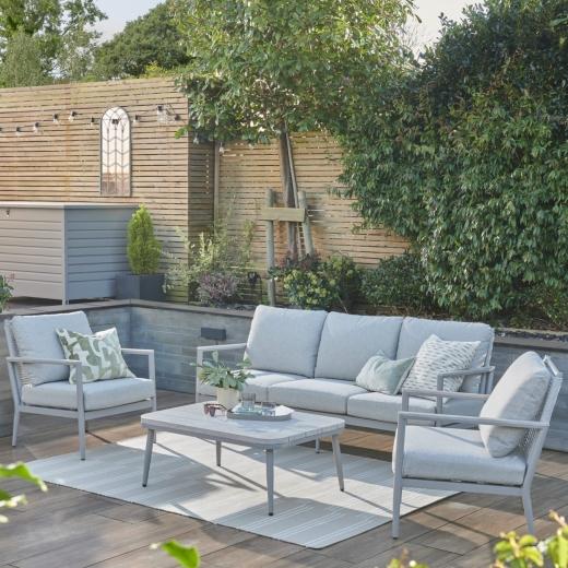 Treat your garden to the Trento set for only £999 😍 With IFC available* you can spread the cost,...