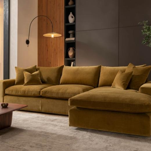 Your living room needs a star, and our Penthouse sofa is ready for its close-up! 🙌🏼 With endles...