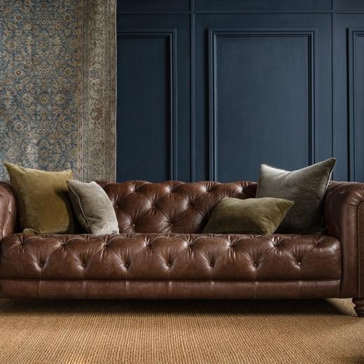 Bring cosy sophistication to your home with our new Jax chesterfield style sofa! 🤎 Choose from two...
